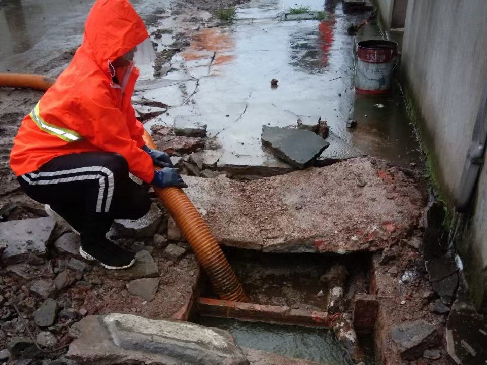 古县专业清理污水池 炜誉市政以规范流程守护城市 “肠道”