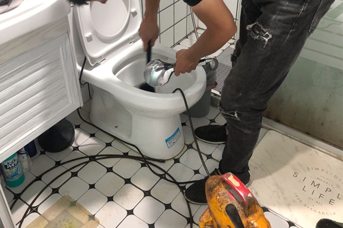 古县马桶堵塞自己疏通还是找师傅?专业上门服务让你省时更省心