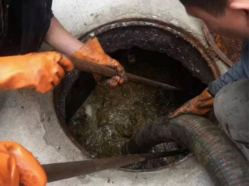 古县清理化粪池时如何避免沼气的危害?